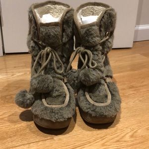 Juicy Couture faux fur wedge boots size 8